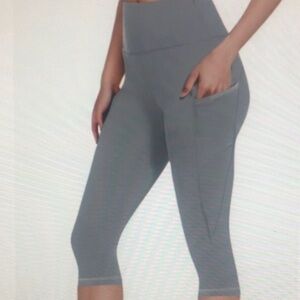 High-Waisted Gray Women's Capri Leggings